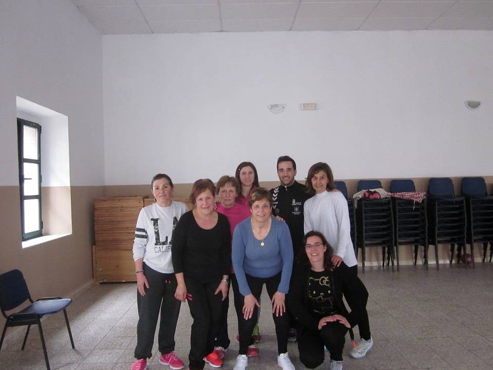 Mujeres de Cantalpino practican gimnasia todas las semanas
