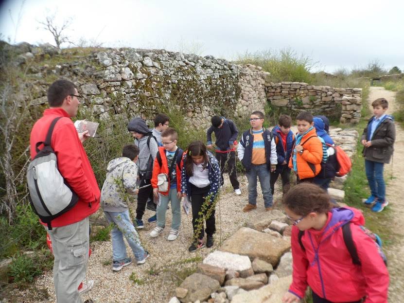 Los alumnos de C.R.A Eusebia Palomino visitan El Castro de Yecla de Yeltes